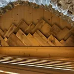 Гостевой дом Le Relais Du Bourg De Charme Wellnes Donnaz