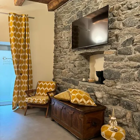 بيت ضيافة Le Relais Du Bourg De Charme Wellnes Donnaz